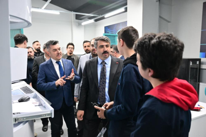 Bursa Yıldırım Belediye Başkanı Oktay Yılmaz öğrencilerle bir araya geldi