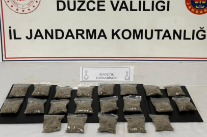 Düzce'de uyuşturucu maddeleri paketlerken yakalandı