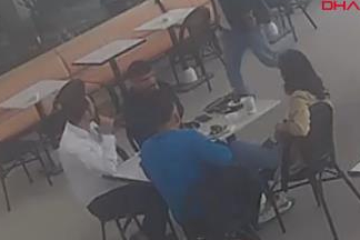 Hatay'da kafe sahibi, işletmede bulduğu 7 bin lirayı sahibine teslim etti