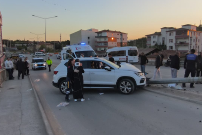Kırıkkale'de aydınlatma direğine çarpan cipteki 4 kişi yaralandı