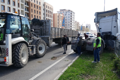 Malatya'da çekici refüje çıktı, trafik kilitlendi