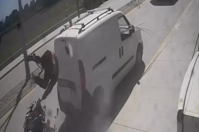 Muğla Datça'da park halindeki araca çarpan motosiklet sürücüsü yaralandı