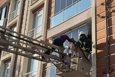 Tokat’ta apartman dairesinde yangın: Dumandan etkilenen anne ve çocukları balkondan tahliye edildi