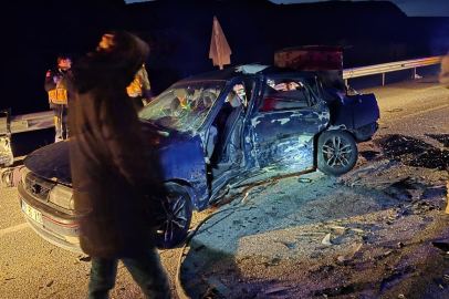 Van’da kaçak göçmenleri taşıyan otomobil kaza yaptı: 7 yaralı