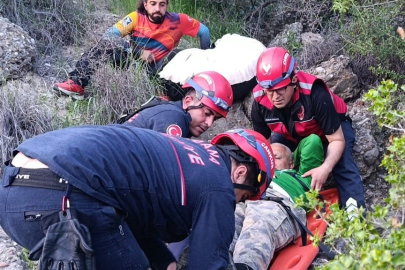 Adana’da yamaç paraşütü kazası: Ağaçta mahsur kaldı