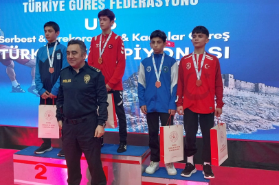 Bursa Büyükşehir Belediyesporlu güreşçilerden 3 madalya
