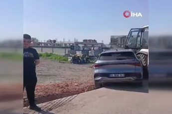 Bursa İnegöl'de otomobil iş makinasına çarptı: 1 yaralı