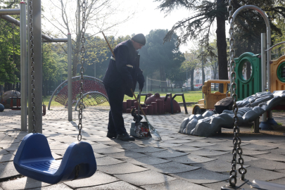 Bursa Osmangazi Belediyesi’nden parklara günlük bakım dokunuşu