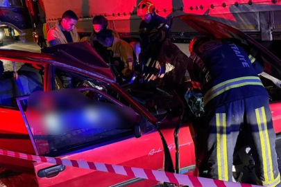 Denizli'de tıra yandan çarpan otomobilde 1 kişi öldü, 1 kişi ağır yaralandı