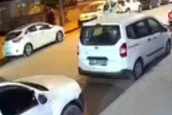 Direksiyon başında kalp krizi geçirince kaza yaptı: Kalbi duran sürücüye 112 ekipleri müdahale etti