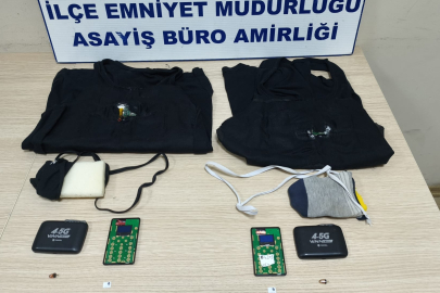 Ehliyet sınavında kopya düzeneğiyle yakalandılar