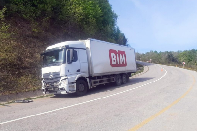 Kastamonu'da freni boşalan kamyon başka bir kamyona çarptı: 1 yaralı