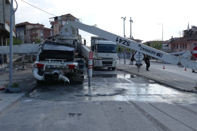 Malatya'da beton pompası devrildi, faciadan dönüldü