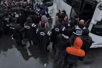 İstanbul Valiliği: İzinsiz gösteri ve yürüyüş yapan 575 kişi gözaltına alındı