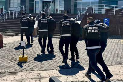 Kars'ta uyuşturucu operasyonunda yakalanan 4 zanlı tutuklandı