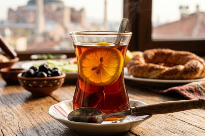Çayına limon atanlar dikkat! Ünlü kardiyolog etkisini açıkladı