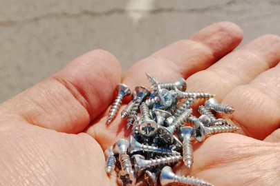 İstanbul'da vida kabusu! Gelenin lastiği patladı, trafik kilitlendi