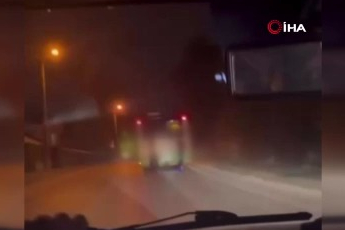 Bursa’da pes dedirten görüntü: Otobüsün arkasına tutundular: