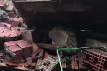 Amasya’da ahır yıkıldı, kadın çiftçi hayvanlarını kurtardı