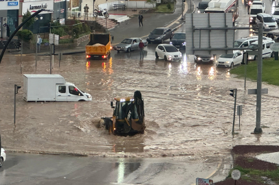 Gaziantep'te sağanak yağış ve dolu hayatı felç etti