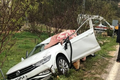 Mersin'de otomobil ile tır çarpıştı: 1 ölü, 2 yaralı