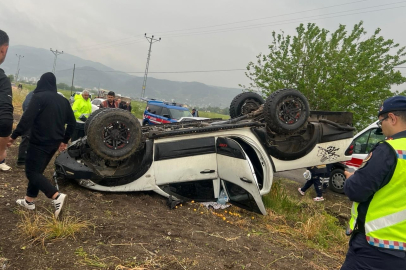 Osmaniye’de kontrolden çıkan otomobil tarlaya devrildi: 1 yaralı
