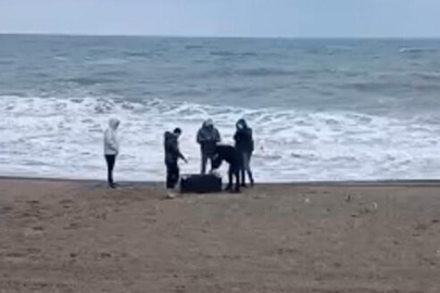 Sahile vuran çantadan uyuşturucu çıktı