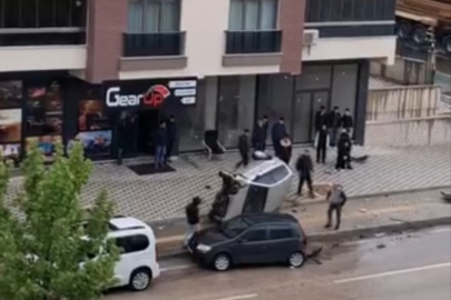 Bursa'da kontrolden çıkan otomobil takla attı!