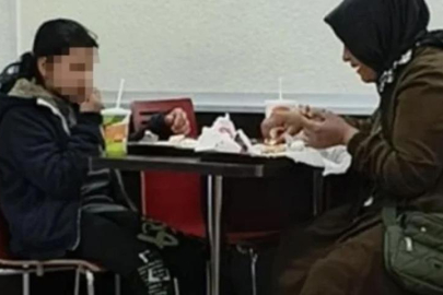 Hamburger devinde skandal! "Siz fakirsiniz dışarı çıkın" diyerek anne ve kızını kovdular