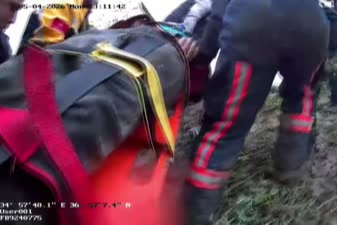 Mersin'de devrilen traktörün sürücüsü yaralandı