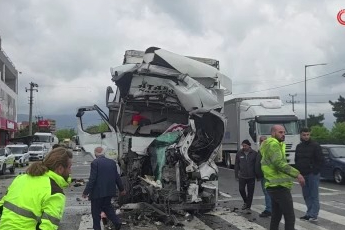 Bursa’da feci kaza! Tır sürücüsü hayatını kaybetti...