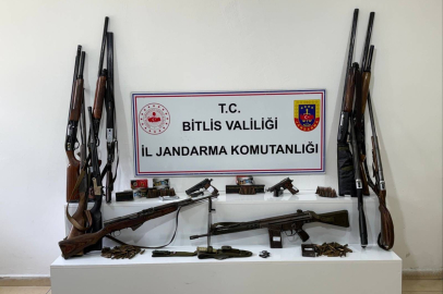 Bitlis’te 20 adrese eş zamanlı baskın: Çok sayıda silah, mühimmat ele geçirildi