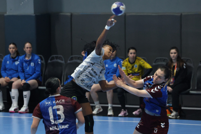 Bursa Büyükşehir Belediyespor şampiyonluğa koşuyor