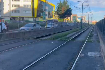 İstanbul Gaziosmanpaşa'da tramvay ile motosiklet çarpıştı: 1 ağır yaralı