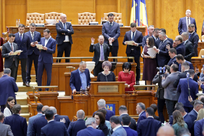 Romanya'da Avrupa yanlısı hükümet düştü