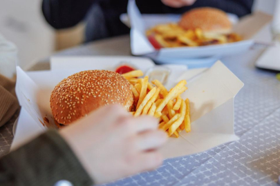 Ünlü hamburgercideki skandal cezasız kalmadı: Bakanlık faturayı kesti!