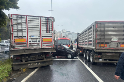 Zonguldak'ta kontrolden çıkan tır, kırmızı ışıkta bekleyen 3 araca çarptı