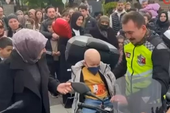 Bursa'da lösemiyi yenen Alparslan için gökyüzüne balon bıraktılar
