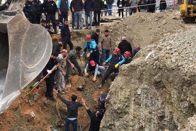 Elazığ'da kanalizasyon çalışması sırasında toprak altında kalan işçi kurtarıldı