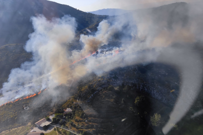 Marmaris'te orman yangını: Bölgeye çok sayıda hava ve kara unsuru sevk edildi