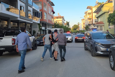 Antalya Manavgat'ta hakkında 20 yıl 5 ay hapis cezası bulunan firari hükümlü çatıda yakalandı