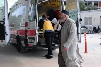 Bursa'da balkonda başına mermer düşen çocuk ağır yaralandı