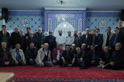 Bursa'ya veda eden Suriyeli Abdülkerim Ömer'e cami cemaatinden anlamlı uğurlama!