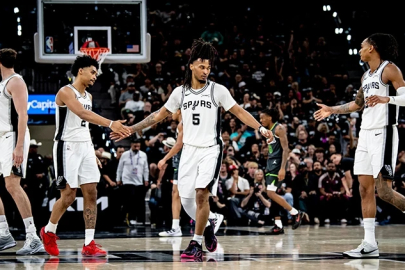 San Antonio Spurs 38 sayı fark atıp seriyi eşitledi