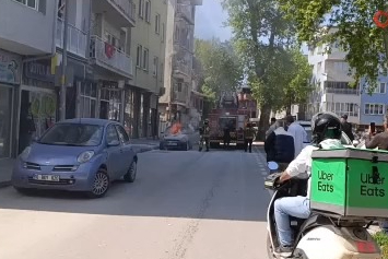 Bursa'da park halindeki otomobil alev alev yandı