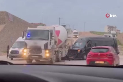 Bursa'da beton mikseri ile tur minibüs çarpıştı! Yaralılar var