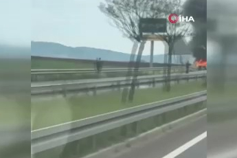 Bursa'da seyir halindeki hafif ticari araç alev alev yandı!