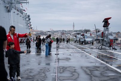 SAHA 2026 kapsamında ziyarete açılan TCG Anadolu'ya vatandaşlardan yoğun ilgi