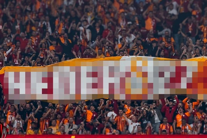 Şampiyonluk gelir gelmez tribünlerde o pankart açıldı