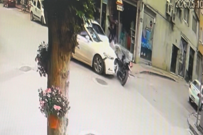 Bursa'da otomobil ile motosiklet kafa kafaya çarpıştı: 1 yaralı